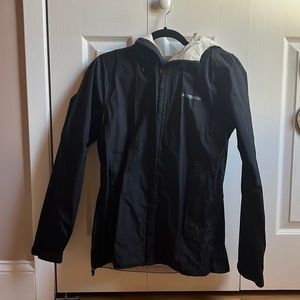 Women’s Patagonia light rain jacket. Size M